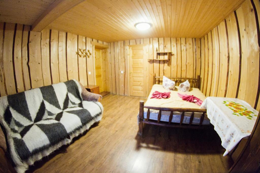 Отель Gostynniy Dvir Raytshtoky Ворохта Экстерьер фото