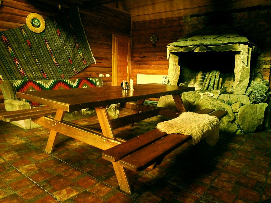 Отель Gostynniy Dvir Raytshtoky Ворохта Экстерьер фото