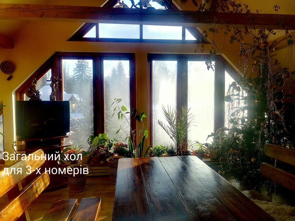 Отель Gostynniy Dvir Raytshtoky Ворохта Экстерьер фото