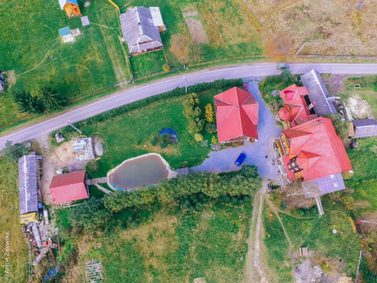 Отель Gostynniy Dvir Raytshtoky Ворохта Экстерьер фото
