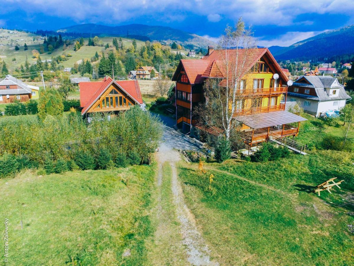 Отель Gostynniy Dvir Raytshtoky Ворохта Экстерьер фото