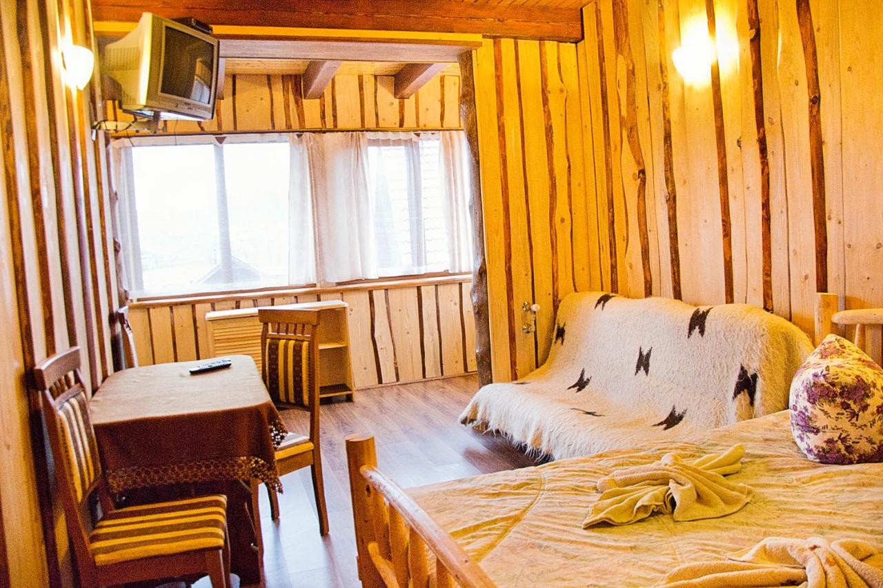 Отель Gostynniy Dvir Raytshtoky Ворохта Экстерьер фото